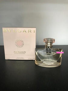 Rose Essentielle de Bvlgari 50 ml Edt Spray pour femme 7% boîte utilisée