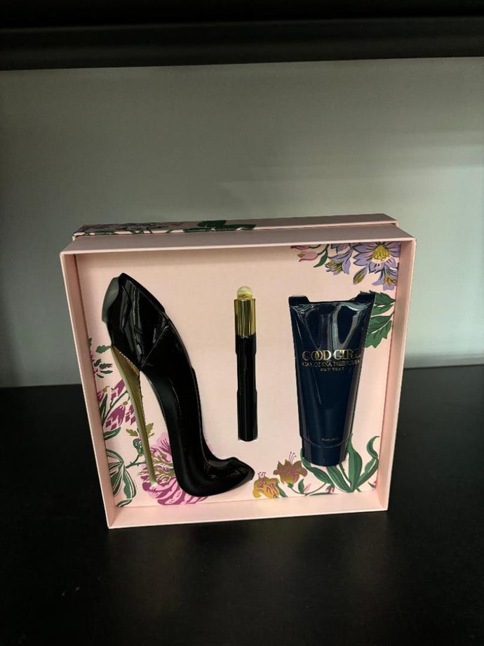 Good Girl de Carolina Herrera 80 ml Edp Spray 30 ml Brume capillaire parfumée 100 ml Lotion pour le corps 3 pièces Coffret cadeau